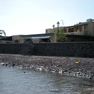 https://il-delfino-santa-marina-salina.sicilyhotelsitaly.net
